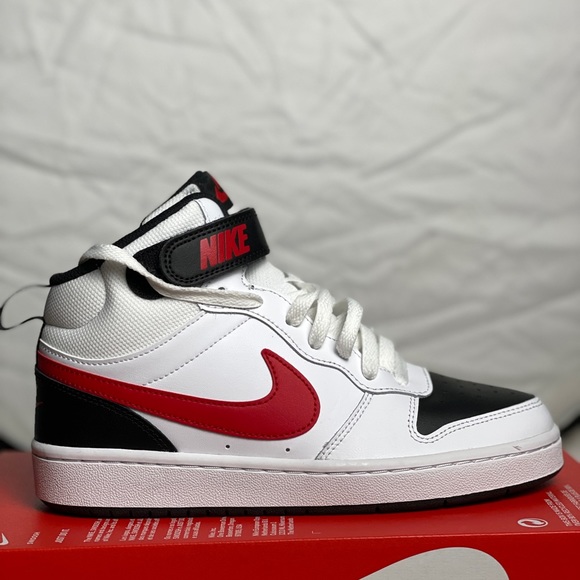 NIKE (size 6Y) COURT BOROUGH MID 2